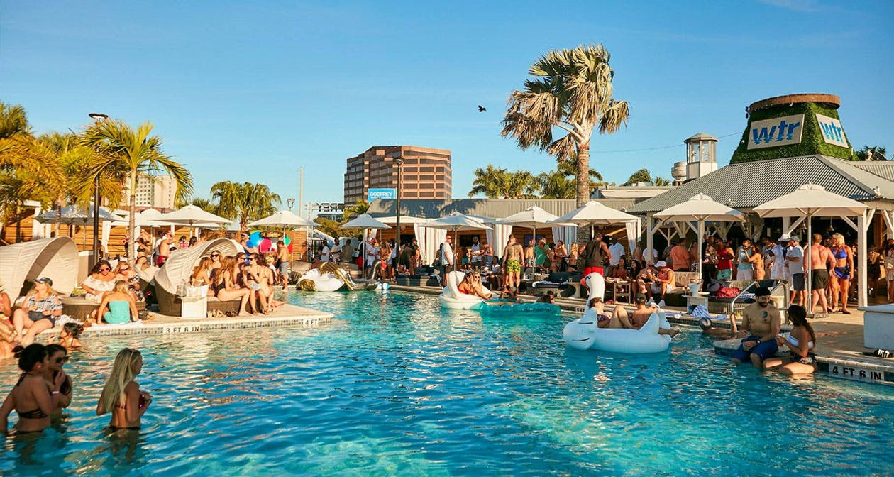 How Bottle Service at WTR Pool & Grill Tampa Works [2023 GUIDE] - Discotech